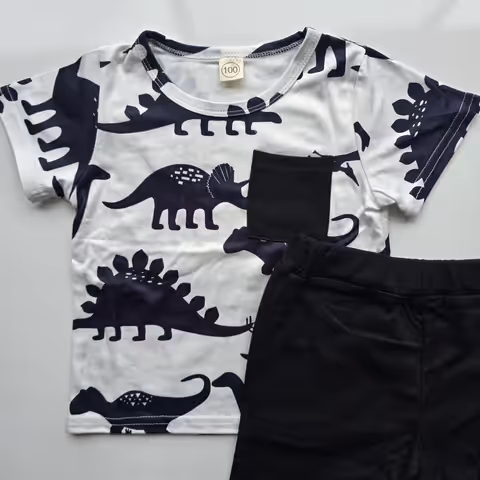 Remera estampas+short negro - vista alternativa