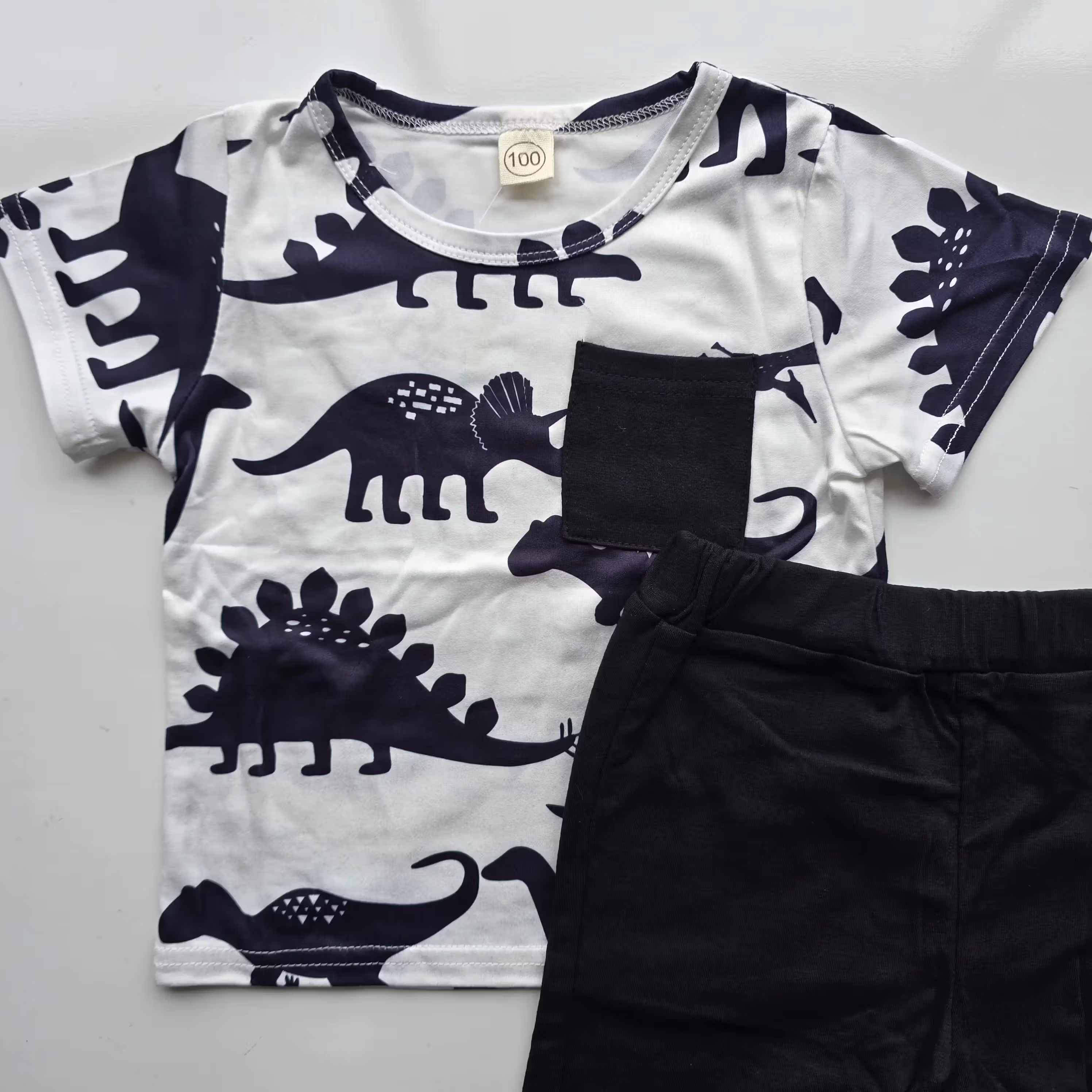 Remera estampas+short negro - 2