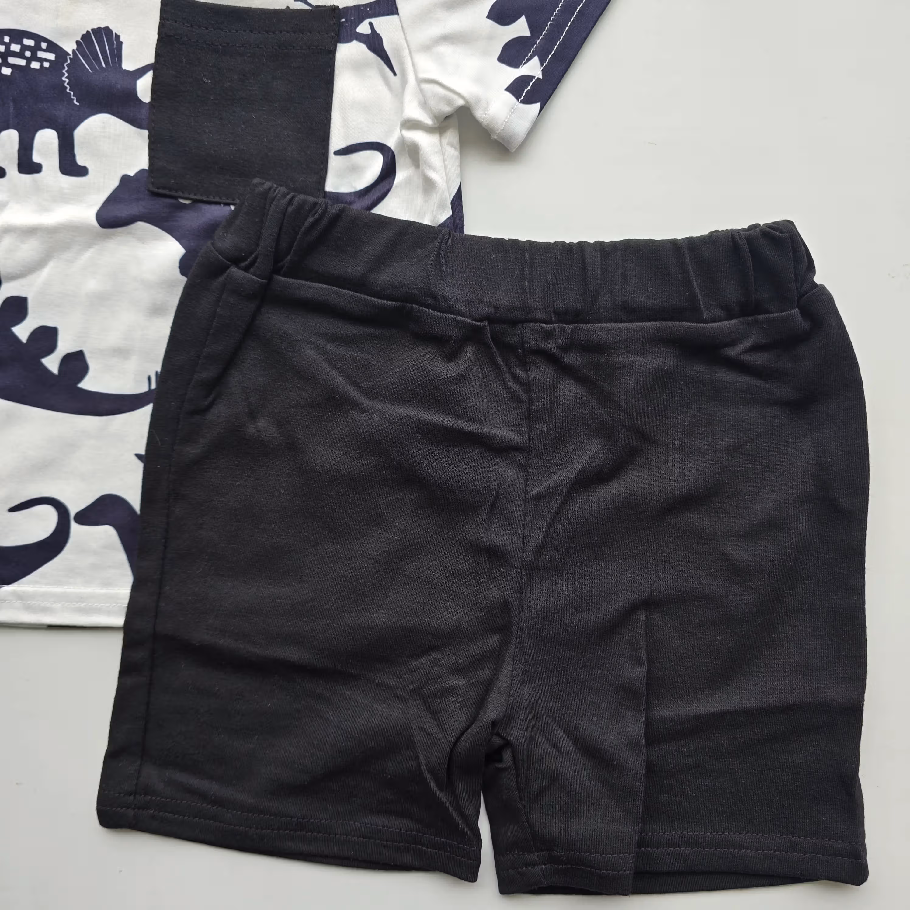 Remera estampas+short negro - 3