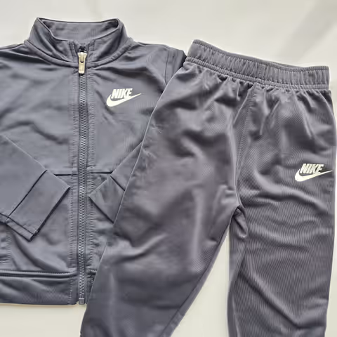 Conjunto NIKE - vista alternativa