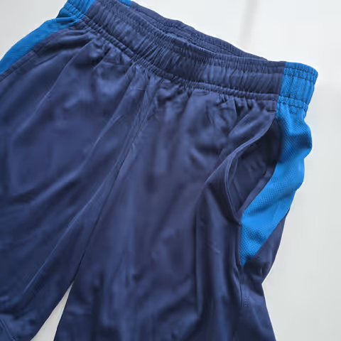 Short all in motion - vista alternativa