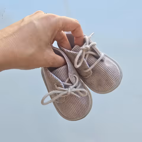 Zapatito Gris 11cm - vista alternativa